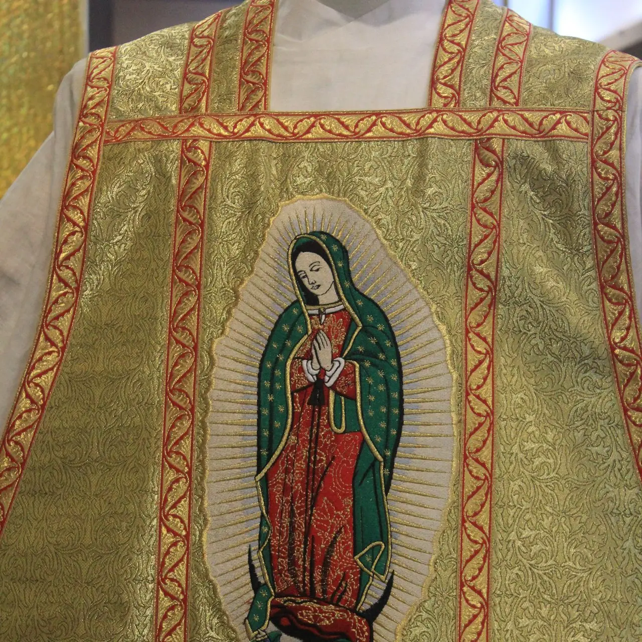 Bordado de la virgen de guadalupe